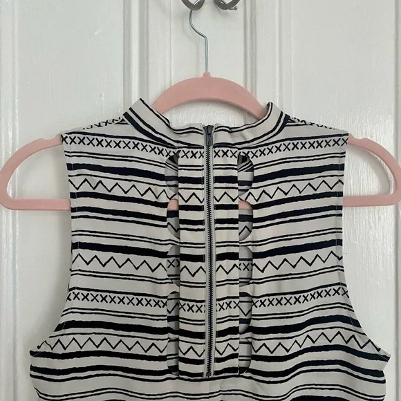 BCBGeneration Black and White Sheath Dress Knee-Length Sleeveless Mock Neck - Picture 4 of 4